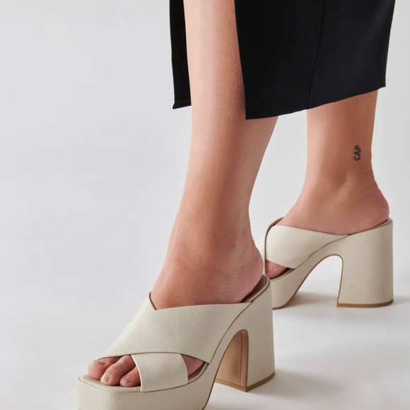 Dolce Vita Square Toe Chunky Heels - Picture 2 of 8